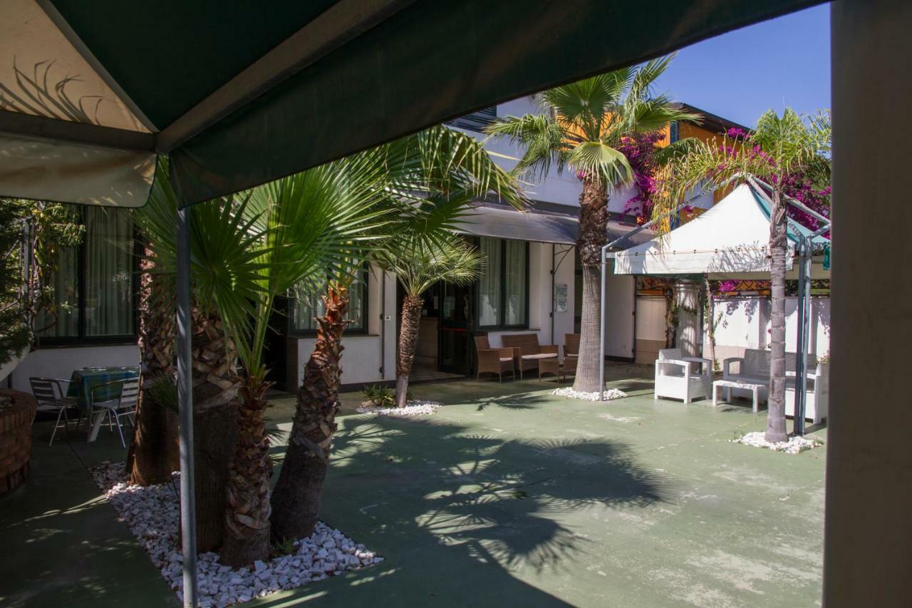 Hotel Atena Cirò Marina Eksteriør billede